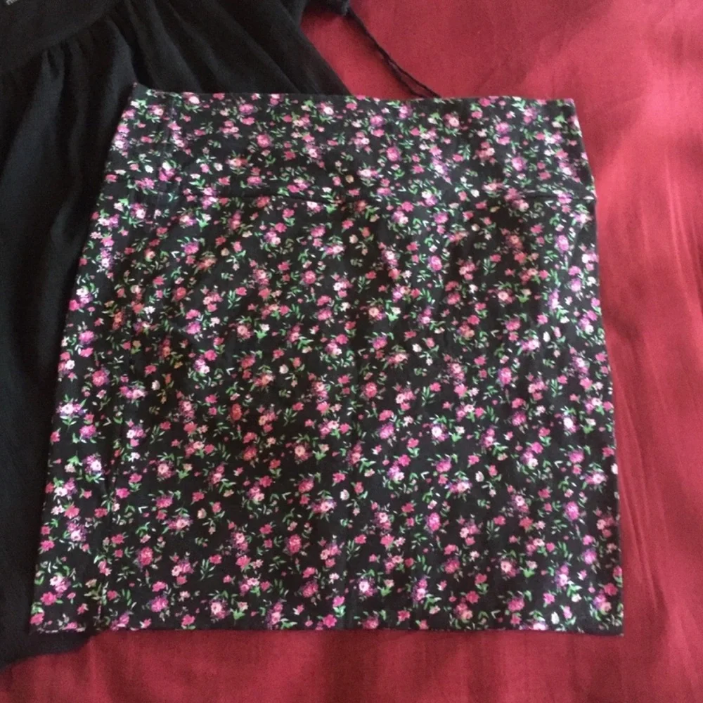 Floral Print Black & Pink Pencil Skirt - Picture 8 of 9